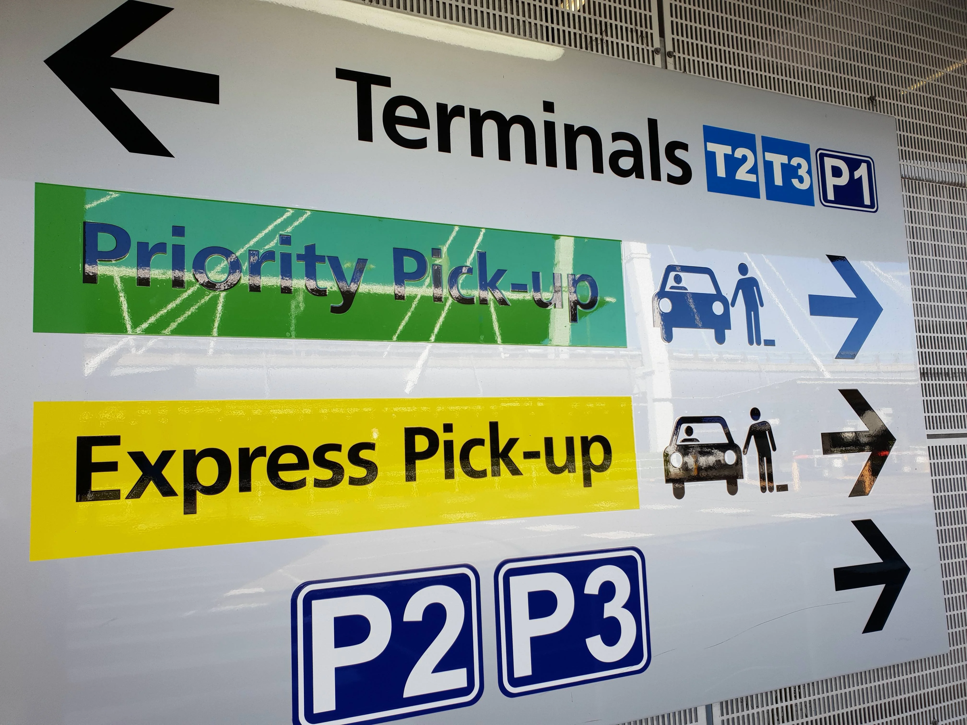 Priority pick-up zone signage at Sydney Airport